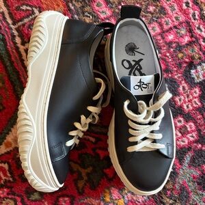 NEW OTBT Women's Pangea Court Sneakers size 7